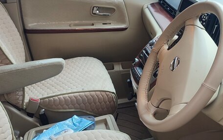 Nissan Elgrand III, 2005 год, 789 000 рублей, 33 фотография