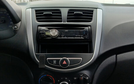 Hyundai Solaris II рестайлинг, 2012 год, 920 000 рублей, 18 фотография