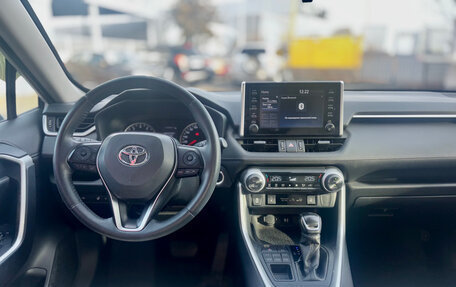 Toyota RAV4, 2020 год, 3 000 000 рублей, 17 фотография