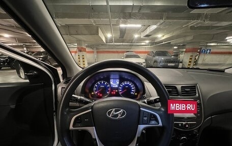 Hyundai Solaris II рестайлинг, 2015 год, 950 000 рублей, 17 фотография