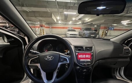 Hyundai Solaris II рестайлинг, 2015 год, 950 000 рублей, 16 фотография