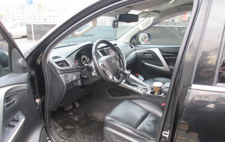 Mitsubishi Pajero Sport III рестайлинг, 2017 год, 3 200 000 рублей, 4 фотография