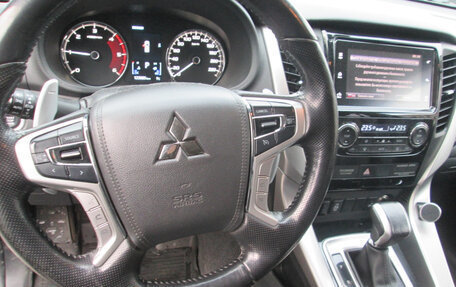 Mitsubishi Pajero Sport III рестайлинг, 2017 год, 3 200 000 рублей, 5 фотография