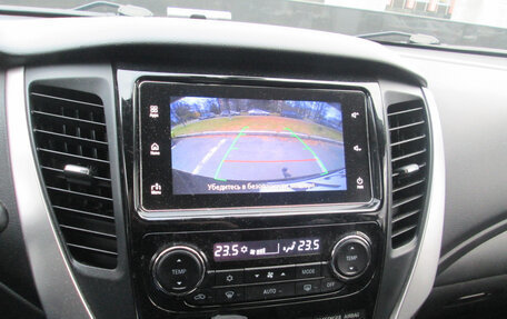 Mitsubishi Pajero Sport III рестайлинг, 2017 год, 3 200 000 рублей, 10 фотография