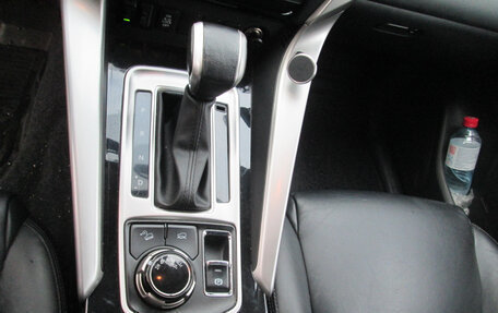 Mitsubishi Pajero Sport III рестайлинг, 2017 год, 3 200 000 рублей, 7 фотография