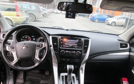 Mitsubishi Pajero Sport III рестайлинг, 2017 год, 3 200 000 рублей, 8 фотография