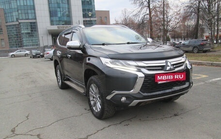 Mitsubishi Pajero Sport III рестайлинг, 2017 год, 3 200 000 рублей, 13 фотография
