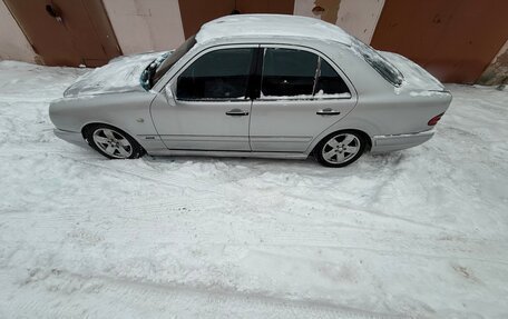 Mercedes-Benz E-Класс, 1998 год, 600 000 рублей, 3 фотография