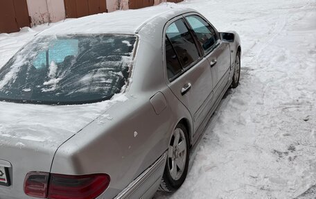 Mercedes-Benz E-Класс, 1998 год, 600 000 рублей, 5 фотография