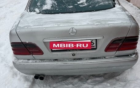 Mercedes-Benz E-Класс, 1998 год, 600 000 рублей, 4 фотография