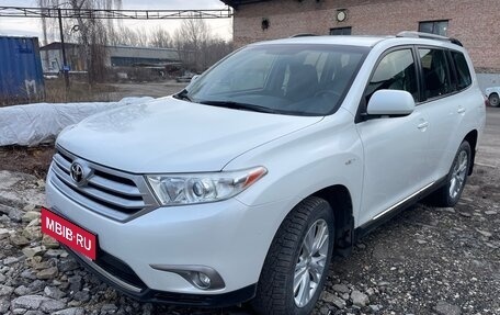 Toyota Highlander III, 2012 год, 2 200 000 рублей, 2 фотография