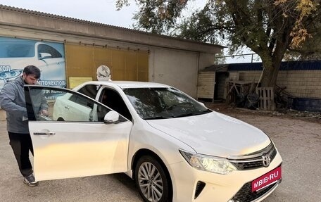 Toyota Camry, 2017 год, 1 820 000 рублей, 2 фотография