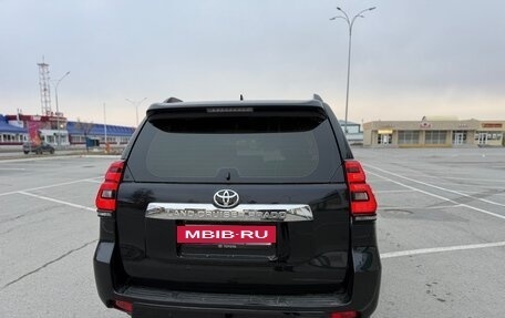 Toyota Land Cruiser Prado 150 рестайлинг 2, 2018 год, 4 650 000 рублей, 4 фотография