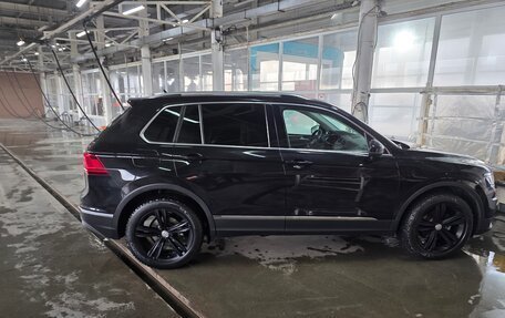 Volkswagen Tiguan II, 2019 год, 2 600 000 рублей, 2 фотография