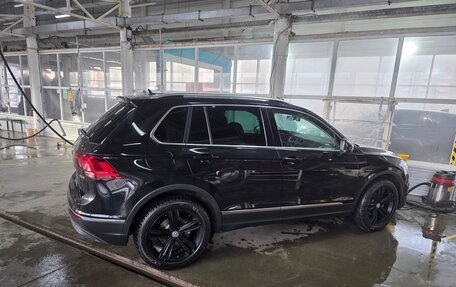 Volkswagen Tiguan II, 2019 год, 2 600 000 рублей, 3 фотография