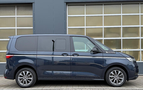 Volkswagen Multivan, 2023 год, 5 950 000 рублей, 2 фотография