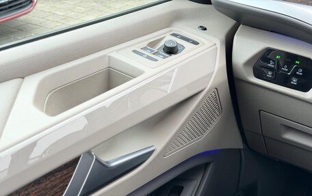 Volkswagen Multivan, 2023 год, 5 950 000 рублей, 15 фотография