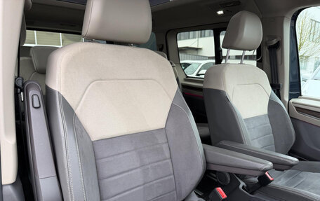 Volkswagen Multivan, 2023 год, 5 950 000 рублей, 17 фотография