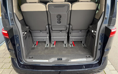 Volkswagen Multivan, 2023 год, 5 950 000 рублей, 25 фотография