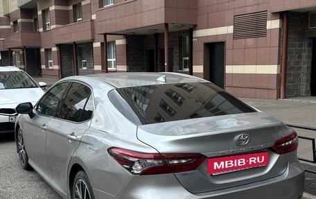 Toyota Camry, 2021 год, 3 199 000 рублей, 2 фотография