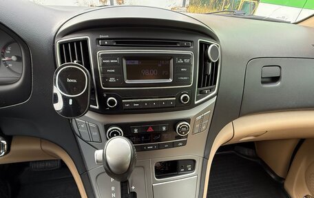 Hyundai H-1 II рестайлинг, 2018 год, 2 100 000 рублей, 19 фотография