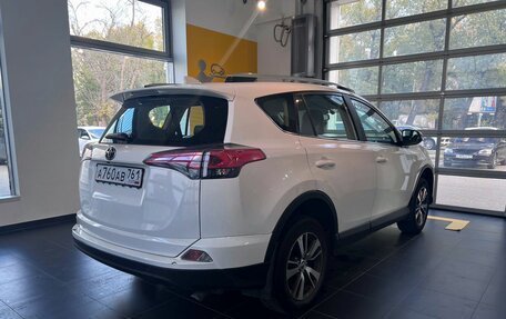 Toyota RAV4, 2018 год, 2 100 000 рублей, 4 фотография