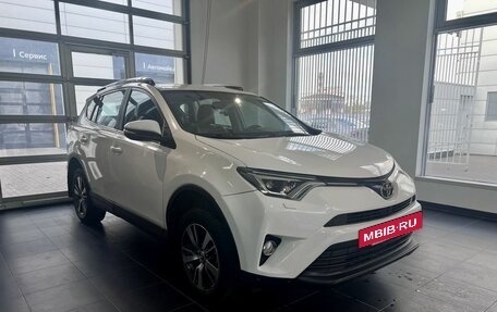 Toyota RAV4, 2018 год, 2 100 000 рублей, 3 фотография