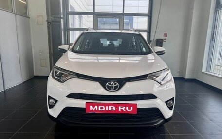 Toyota RAV4, 2018 год, 2 100 000 рублей, 2 фотография