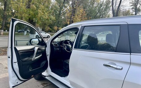 Mitsubishi Pajero Sport III рестайлинг, 2018 год, 2 650 000 рублей, 7 фотография