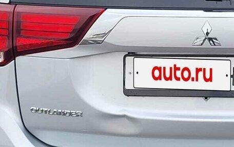 Mitsubishi Outlander III рестайлинг 3, 2021 год, 2 400 000 рублей, 5 фотография