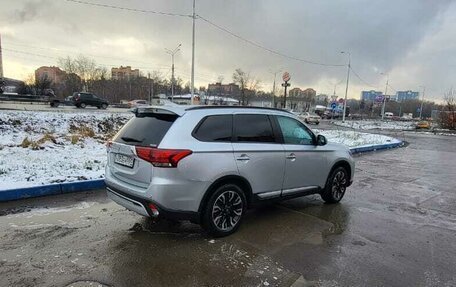 Mitsubishi Outlander III рестайлинг 3, 2021 год, 2 400 000 рублей, 4 фотография