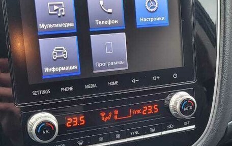 Mitsubishi Outlander III рестайлинг 3, 2021 год, 2 400 000 рублей, 13 фотография