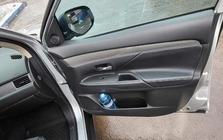 Mitsubishi Outlander III рестайлинг 3, 2021 год, 2 400 000 рублей, 14 фотография