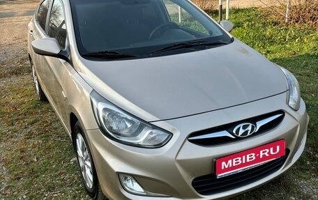 Hyundai Solaris II рестайлинг, 2012 год, 895 000 рублей, 1 фотография