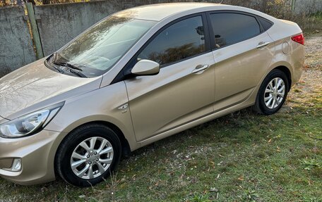 Hyundai Solaris II рестайлинг, 2012 год, 895 000 рублей, 4 фотография