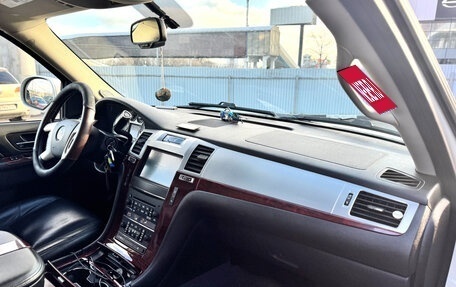 Cadillac Escalade III, 2011 год, 2 050 000 рублей, 17 фотография