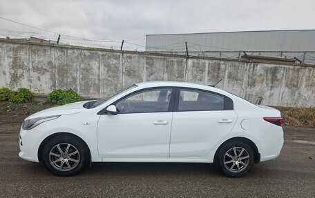 KIA Rio IV, 2018 год, 1 100 000 рублей, 2 фотография