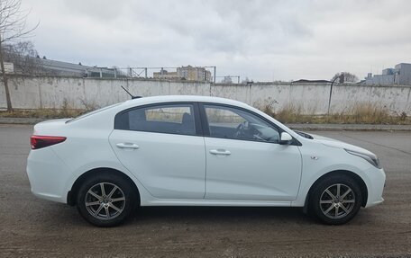 KIA Rio IV, 2018 год, 1 100 000 рублей, 6 фотография