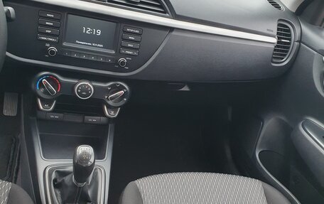 KIA Rio IV, 2018 год, 1 100 000 рублей, 10 фотография