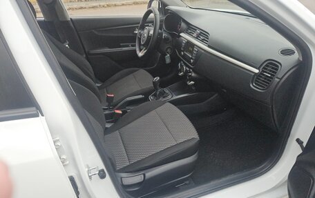 KIA Rio IV, 2018 год, 1 100 000 рублей, 13 фотография