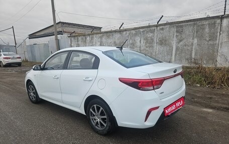 KIA Rio IV, 2018 год, 1 100 000 рублей, 3 фотография