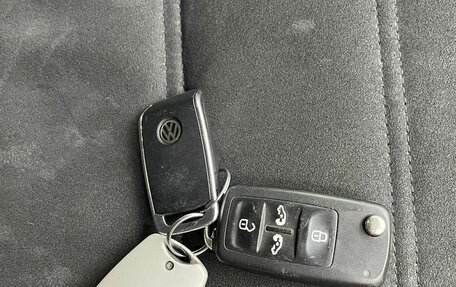 Volkswagen Multivan T6 рестайлинг, 2016 год, 3 190 000 рублей, 12 фотография