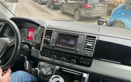 Volkswagen Multivan T6 рестайлинг, 2016 год, 3 190 000 рублей, 10 фотография