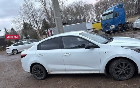 KIA Rio IV, 2017 год, 1 050 000 рублей, 2 фотография