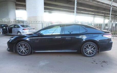 Toyota Camry, 2023 год, 3 580 000 рублей, 2 фотография