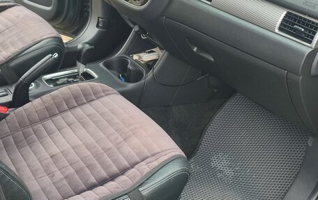 Mitsubishi Outlander III рестайлинг 3, 2014 год, 1 550 000 рублей, 14 фотография