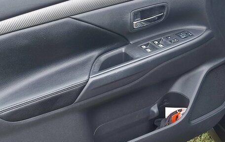 Mitsubishi Outlander III рестайлинг 3, 2014 год, 1 550 000 рублей, 23 фотография