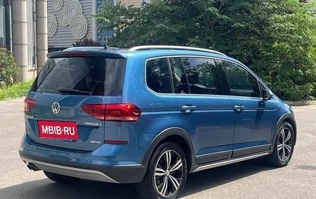 Volkswagen Touran III, 2021 год, 1 750 000 рублей, 4 фотография