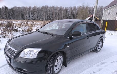 Toyota Avensis III рестайлинг, 2005 год, 710 000 рублей, 1 фотография