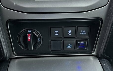 Toyota Land Cruiser Prado 150 рестайлинг 2, 2018 год, 4 250 000 рублей, 21 фотография